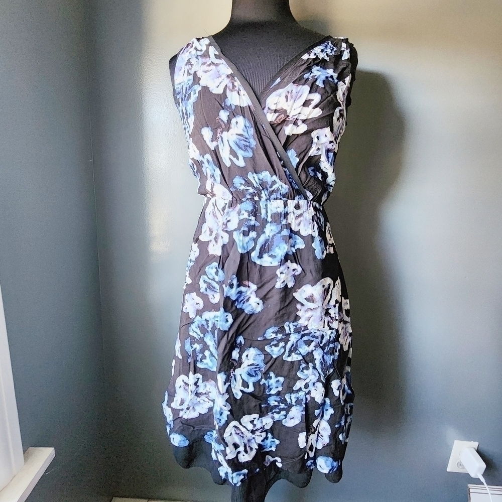Simply Vera Wang Floral V Neckline Dress